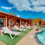Cora - Traumvilla Mit Privatem Tennisplatz & Beheiztem Pool Triquivijate