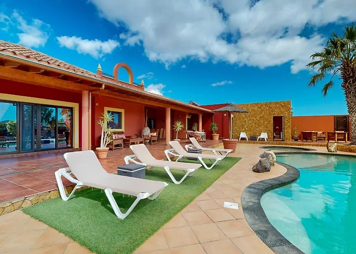 Cora - Traumvilla Mit Privatem Tennisplatz & Beheiztem Pool Triquivijate