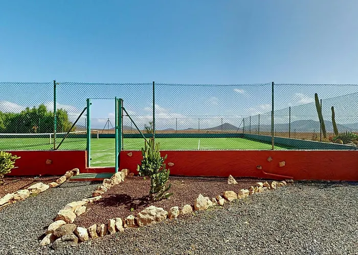 Cora - Traumvilla Mit Privatem Tennisplatz & Beheiztem Pool Villa Triquivijate