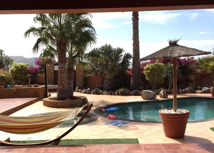 Cora - Traumvilla Mit Privatem Tennisplatz & Beheiztem Pool Villa Triquivijate